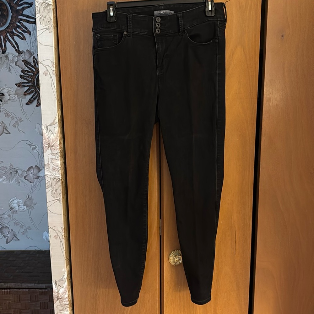 Torrid black size 16 tall jeggings